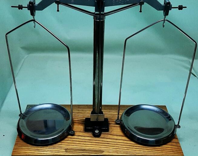 Polecam Okazałą starą Wagę Szalkową