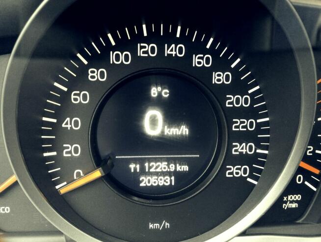 SPRZEDAM VOLVO V60 2017r 2.0 D4 AUTOMAT