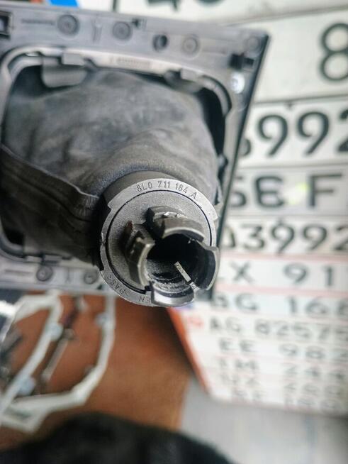 Gałka mieszek zmiany biegów Audi A3 8P 6-biegowa