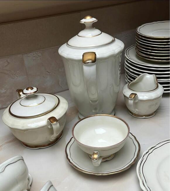 Serwis na 9 osób. Hackefors. Ręcznie malowany złotem