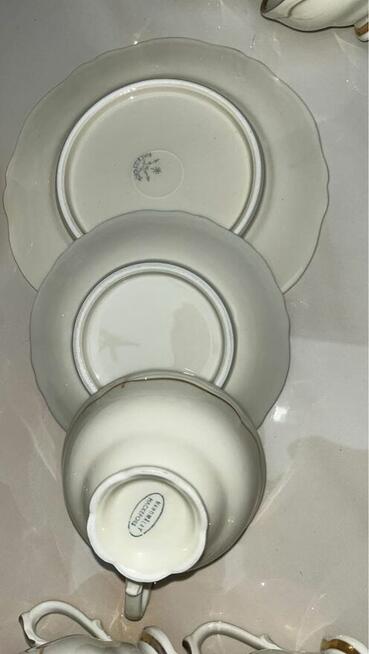 Serwis na 9 osób. Hackefors. Ręcznie malowany złotem