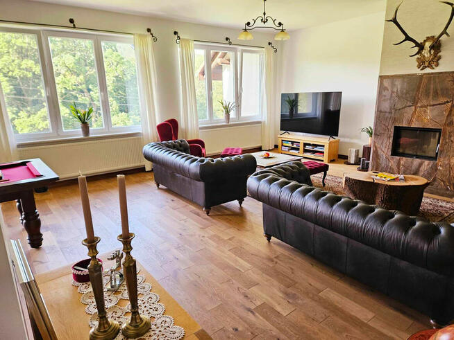 Praca na kuchni w Dworze Leszczowate obok Ustrzyk Dolnych