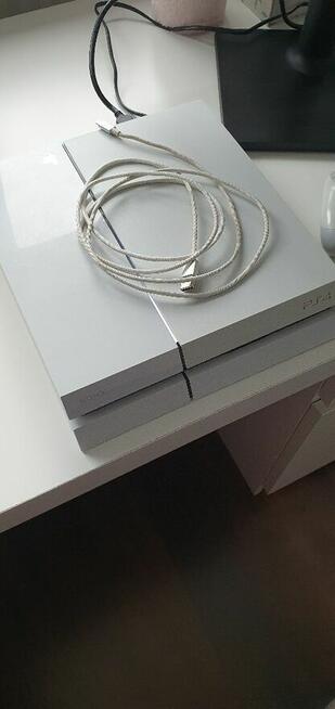 Konsola PS4 Playstation 4 pad okablowanie monitor