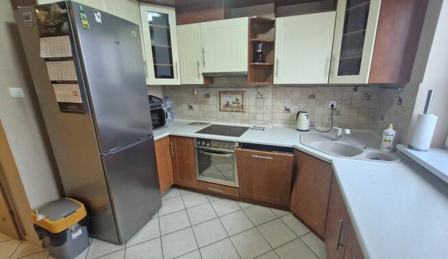 Umeblowane 3 pokojowe mieszkanie na terenie zamkniętym.