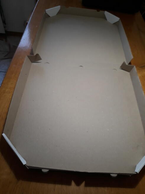 Pudełko na pizzę o wymiarach 42x42x4