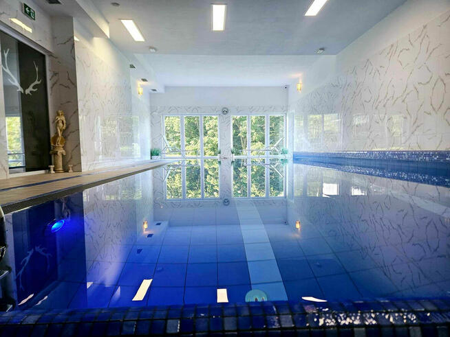 Praca na kuchni w Dworze Leszczowate obok Ustrzyk Dolnych