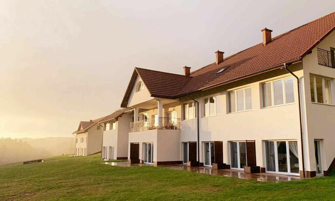 Praca na kuchni w Dworze Leszczowate obok Ustrzyk Dolnych