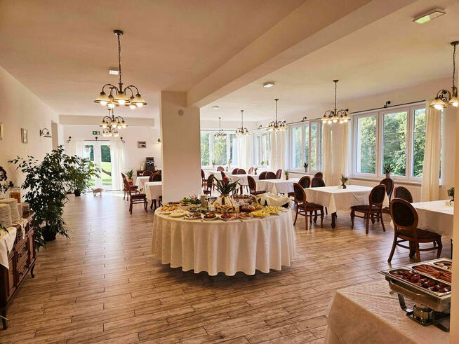 Praca na kuchni w Dworze Leszczowate obok Ustrzyk Dolnych