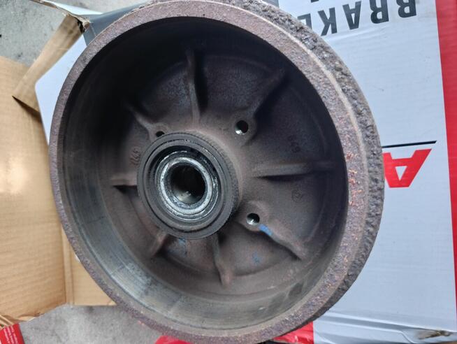 Sprzedam bębny chamulcowe plus szczęki peugeot 207