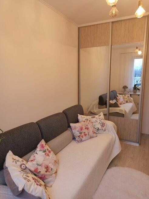 Przytulne 2 pokojowe mieszkanie w bardzo dobrej lokalizacji.