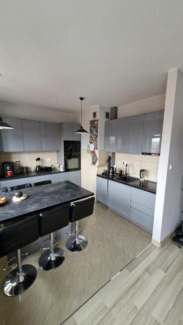 Przestronne mieszkanie z dużym balkonem, miejscem garażowym