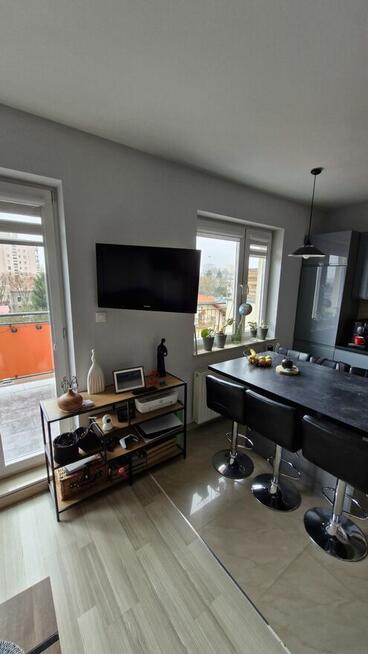 Przestronne mieszkanie z dużym balkonem, miejscem garażowym