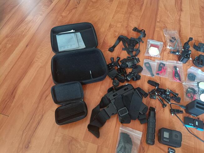 GoPro Hero 8 Black + dużo dodatków.