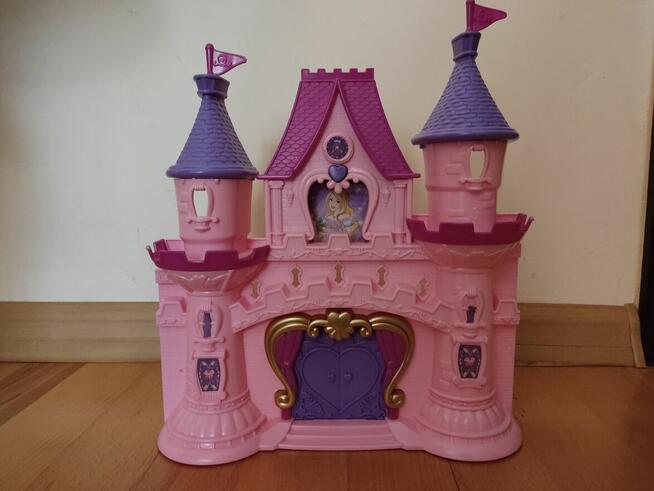 Sprzedam Pałacyk z mebelkami i laleczką