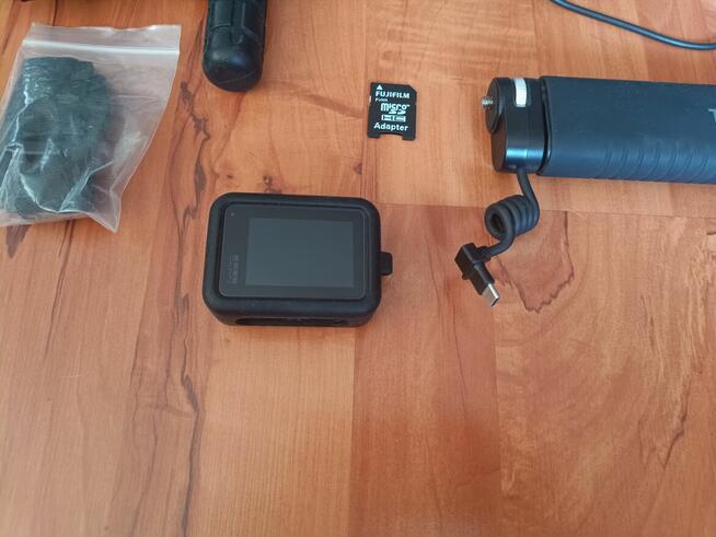 GoPro Hero 8 Black + dużo dodatków.