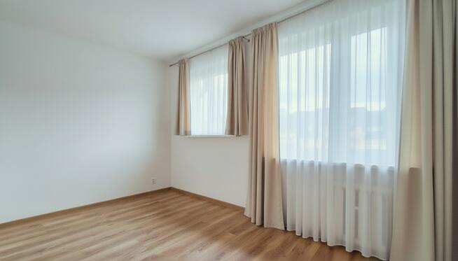 Jasne 4 pokojowe mieszkanie z 3 sypialniami.