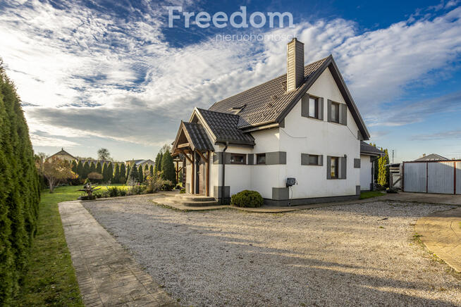 Dom na dużej działce ze stawem – Konieczki