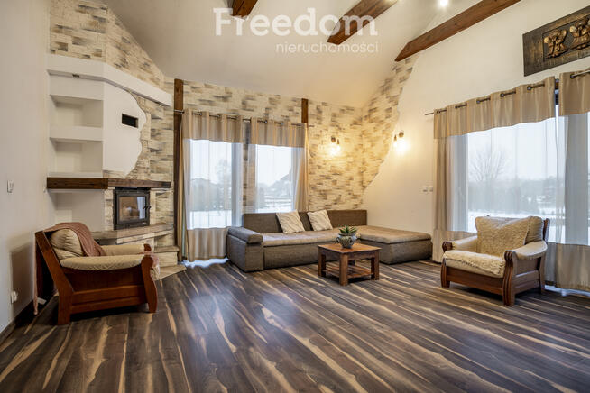 Dom na dużej działce ze stawem – Konieczki