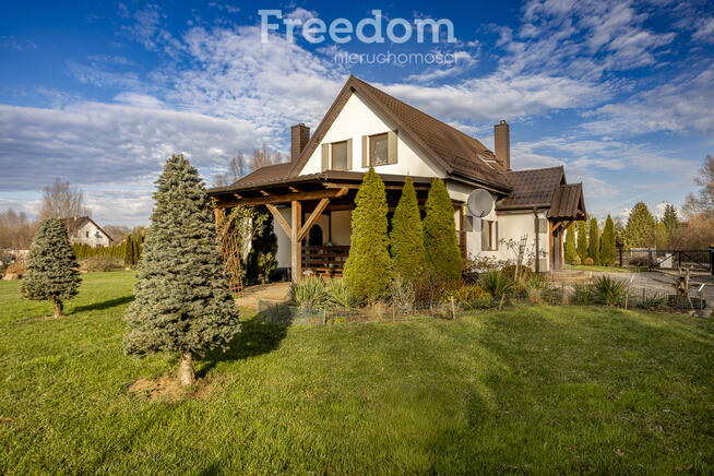 Dom na dużej działce ze stawem – Konieczki