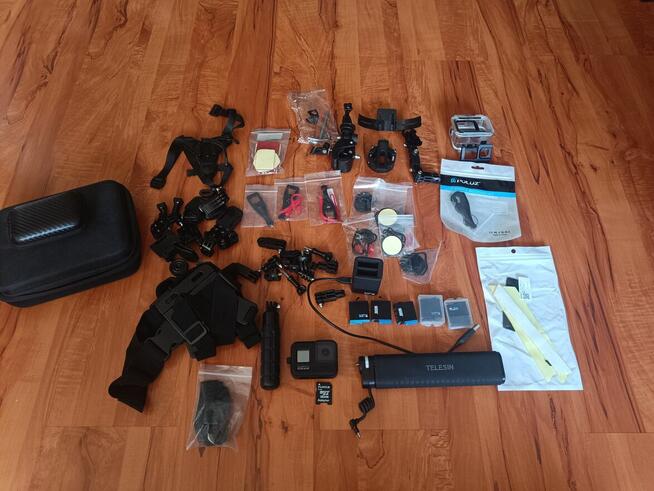GoPro Hero 8 Black + dużo dodatków.