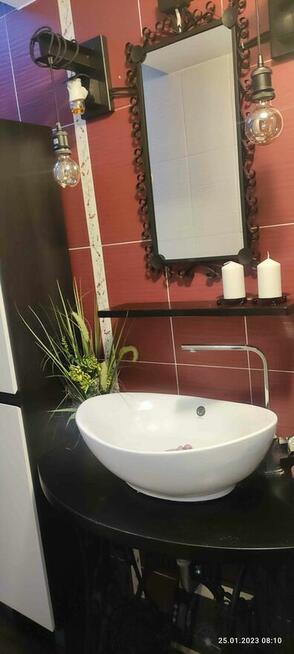 Sprzedam dom wraz z dwoma lokalami użytkowo -handlowymi.