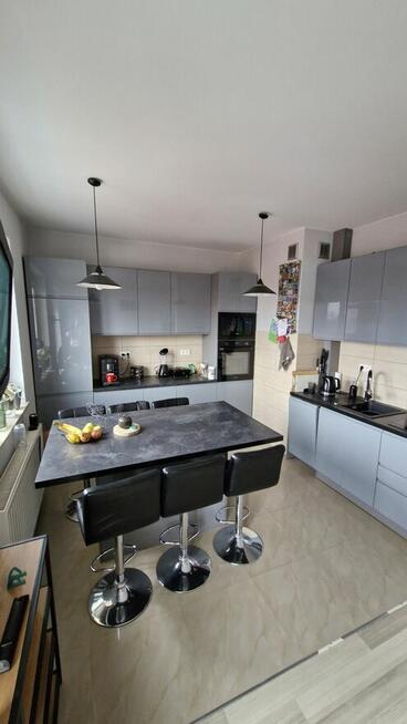 Przestronne mieszkanie z dużym balkonem, miejscem garażowym