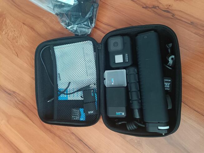 GoPro Hero 8 Black + dużo dodatków.