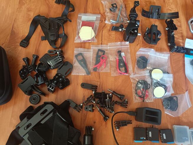 GoPro Hero 8 Black + dużo dodatków.