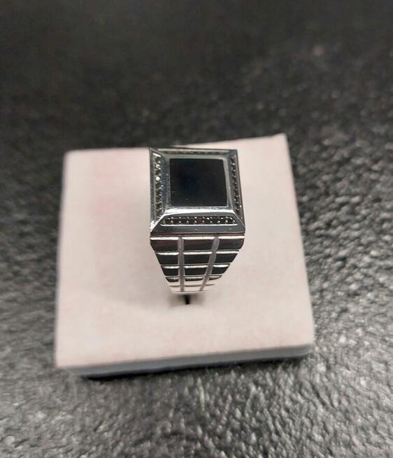 Sprzedam Sygnet z białego złota.