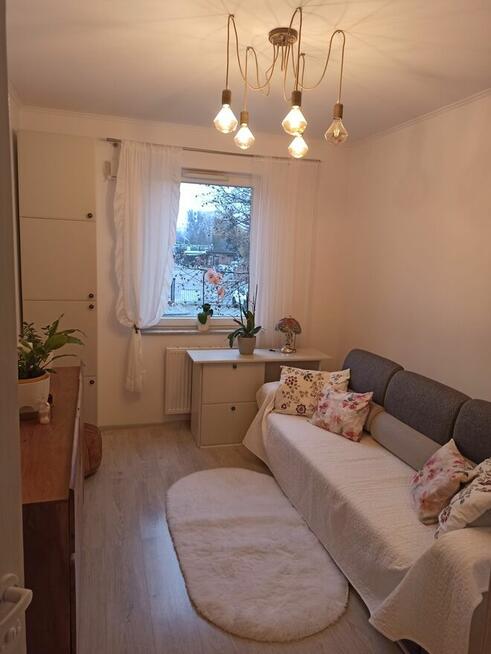 Przytulne 2 pokojowe mieszkanie w bardzo dobrej lokalizacji.