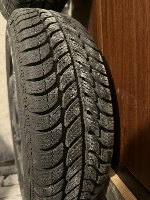 ** Opony Zimowe 175/65/R15 ** DĘBICA /UNIROYAL **