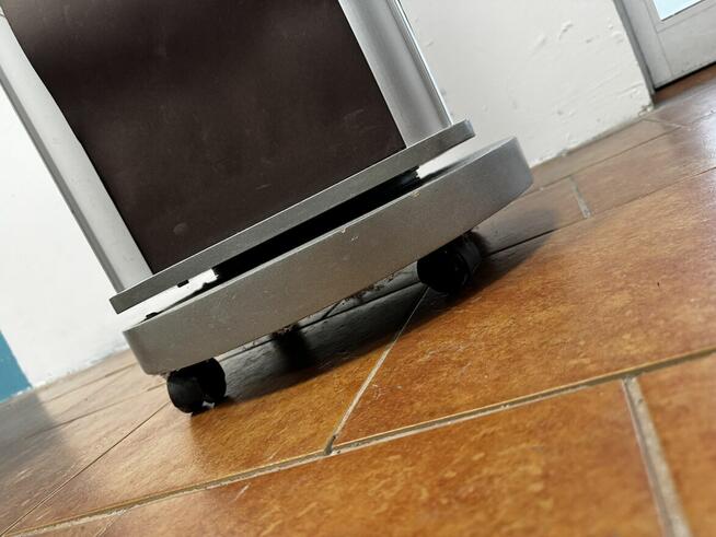 Profesjonalny stojak ekspozycyjny obrotowy metalowy wolnosto