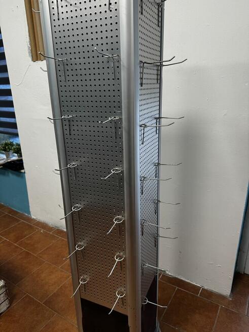 Profesjonalny stojak ekspozycyjny obrotowy metalowy wolnosto