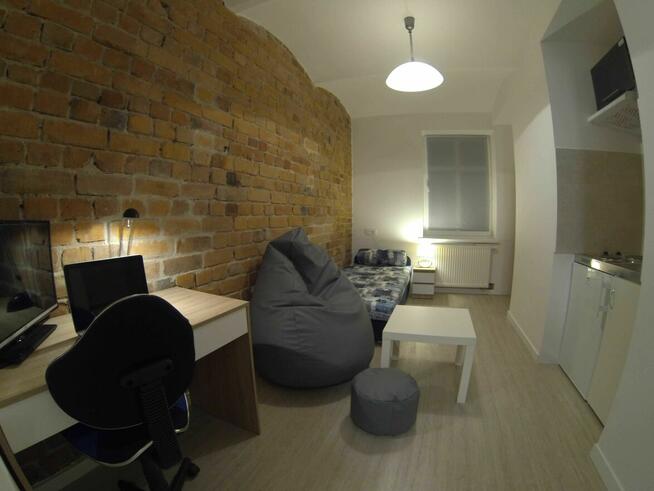 Pokój z własną łazienką i aneksem kuchennym, 10 min od UMK