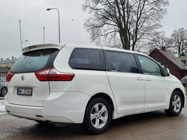 Toyota Sienna 3.5 LE V6 FWD