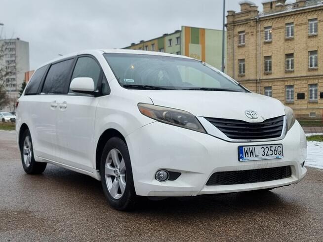 Toyota Sienna 3.5 LE V6 FWD