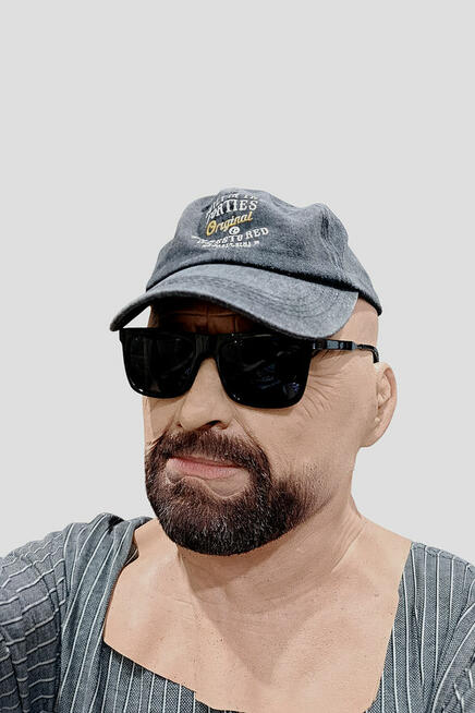 Sprzedam maskę silikonową całej twarzy i szyi.