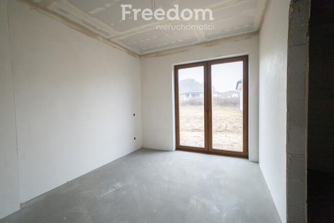 Parterowy dom w stanie deweloperskim