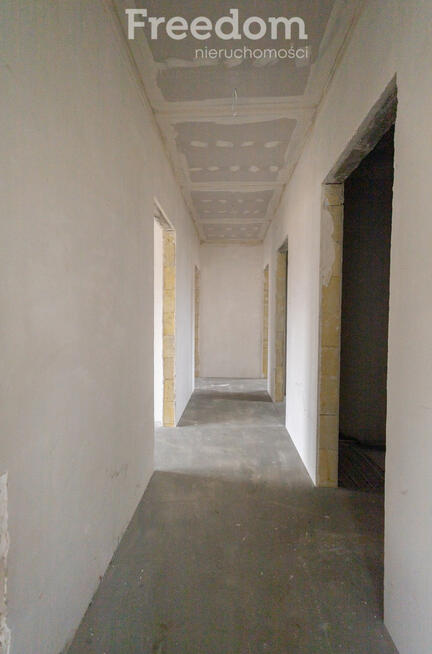 Parterowy dom w stanie deweloperskim