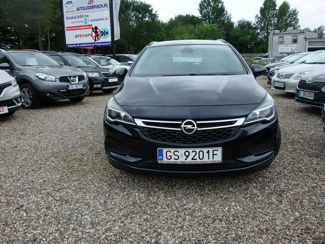 Opel Astra Sports Tourer z 2017 roku z silnikiem 1.6 (1598 cm³)
