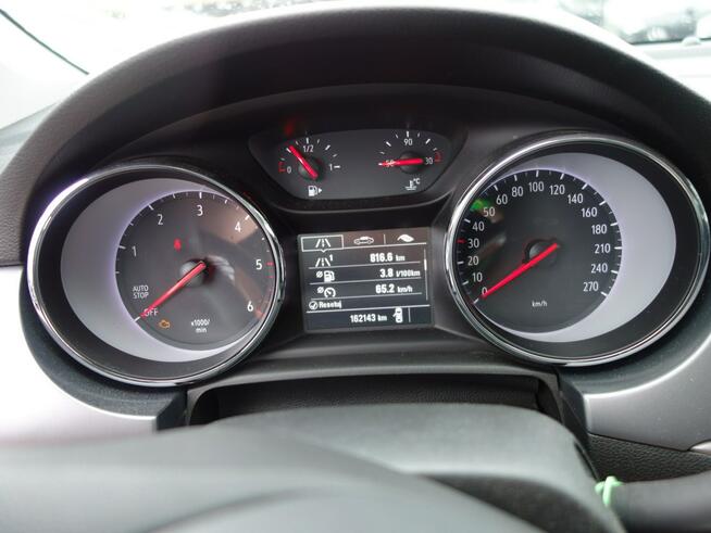 Opel Astra Sports Tourer z 2017 roku z silnikiem 1.6 (1598 cm³)