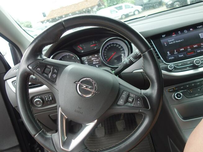 Opel Astra Sports Tourer z 2017 roku z silnikiem 1.6 (1598 cm³)
