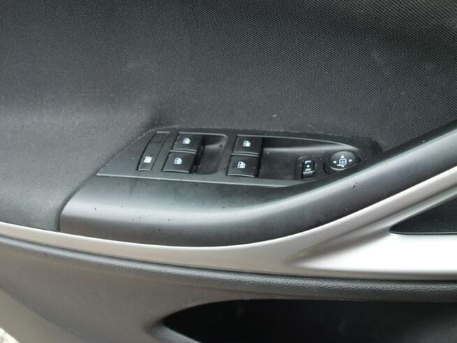 Opel Astra Sports Tourer z 2017 roku z silnikiem 1.6 (1598 cm³)