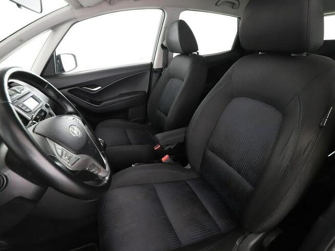 Hyundai ix20 niski przebieg grzane fotele PDC klima-auto tempomat