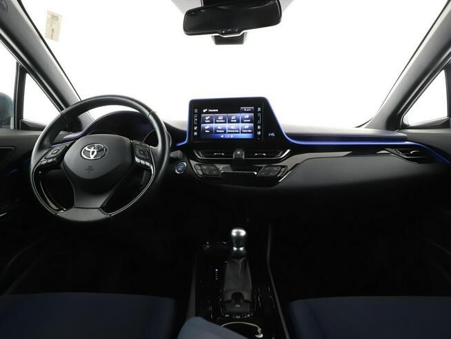 Toyota C-HR HEV automat klima auto LED grzane fotele kamera i czujniki parkowania