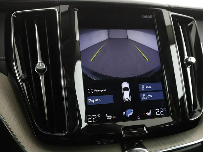 Volvo XC 60 PHEV skóra el. fotele full LED navi kamery grzane fotele