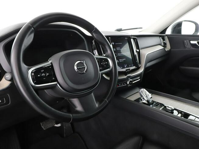 Volvo XC 60 PHEV skóra el. fotele full LED navi kamery grzane fotele