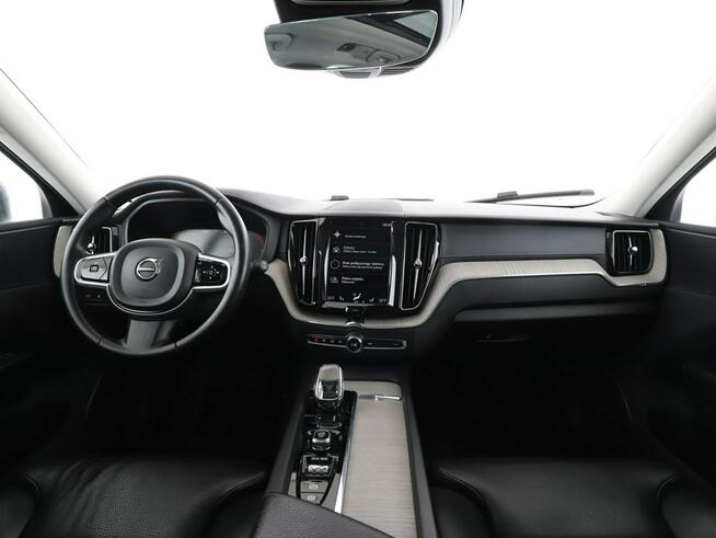 Volvo XC 60 PHEV skóra el. fotele full LED navi kamery grzane fotele
