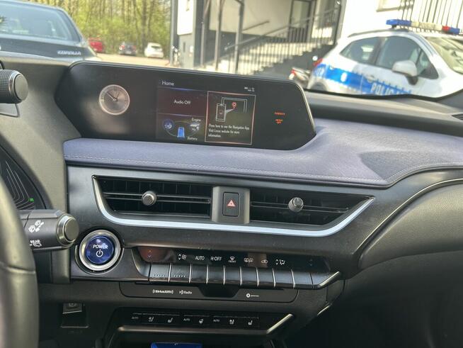 Piękny Lexus UX 250H