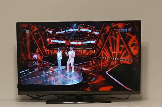 32 Cali TV Toshiba LED Smart TV DVB-T2 HEVC + Kabel HDMI ++